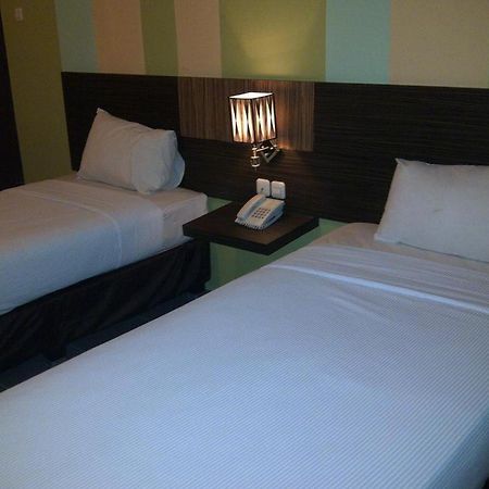 Pose In Hotel Γιογκιακάρτα Εξωτερικό φωτογραφία