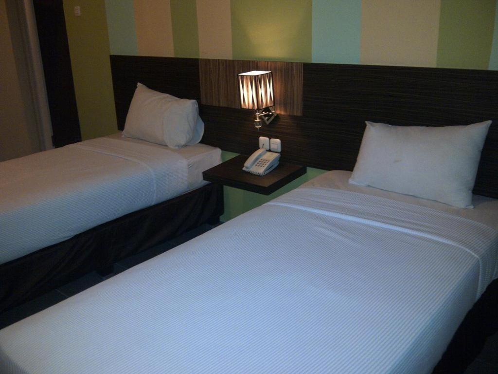 Pose In Hotel Γιογκιακάρτα Εξωτερικό φωτογραφία